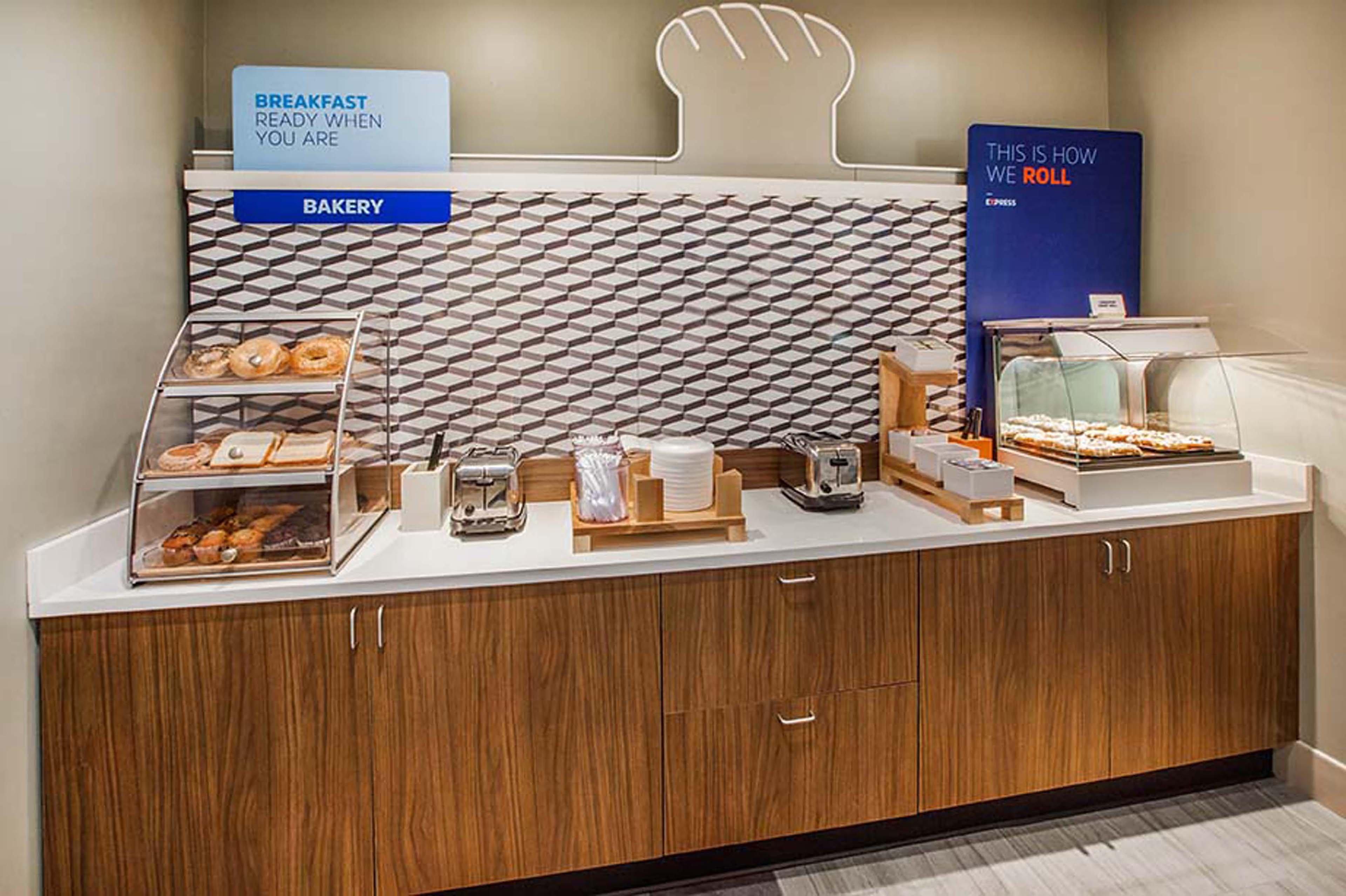 Holiday Inn Express Red Deer By Ihg Buitenkant foto