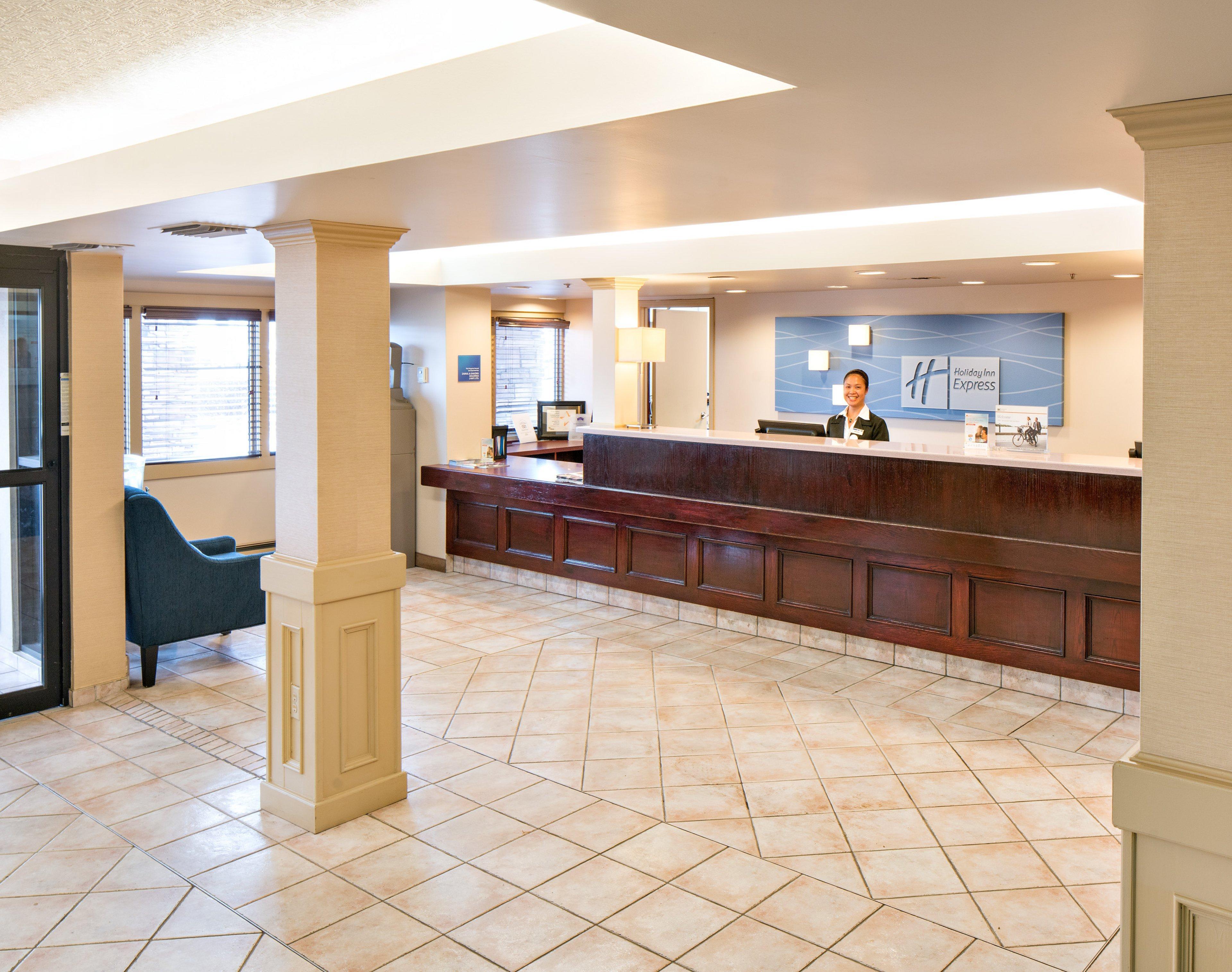 Holiday Inn Express Red Deer By Ihg Buitenkant foto