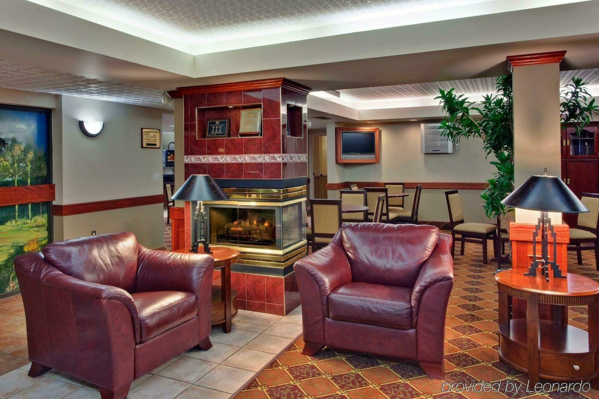 Holiday Inn Express Red Deer By Ihg Buitenkant foto