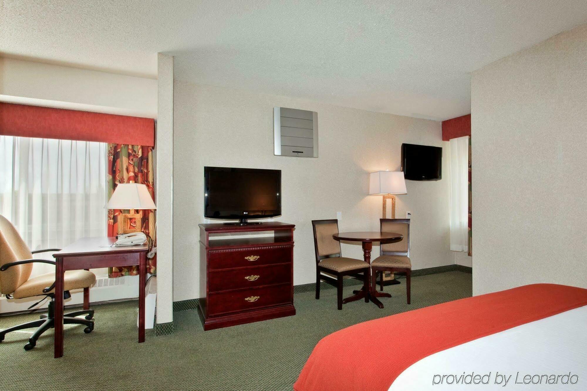 Holiday Inn Express Red Deer By Ihg Kamer foto
