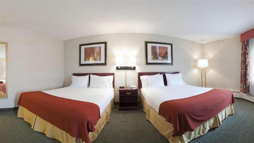Holiday Inn Express Red Deer By Ihg Buitenkant foto