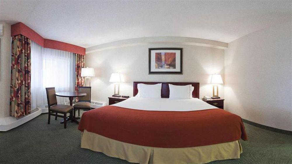 Holiday Inn Express Red Deer By Ihg Buitenkant foto